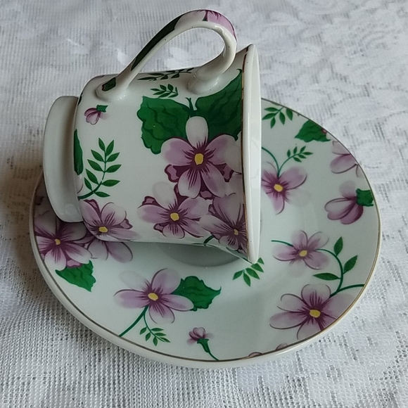 Birdfeeder Violet Teacup and Saucer White, Violet, Green Small Bag Birdseed - Picture 2 of 7